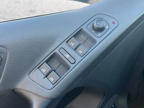 Used 2016 Volkswagen Tiguan S image 14