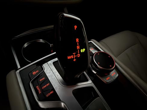 Used 2016 BMW 740i image 31