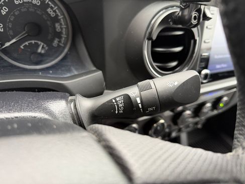 Used 2022 Toyota Tacoma TRD Sport image 23