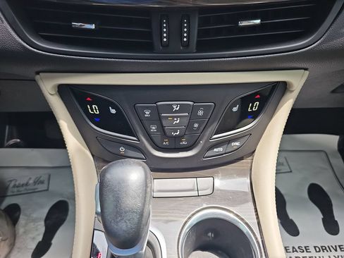 Used 2020 Buick Envision Preferred AWD/4WD image 24
