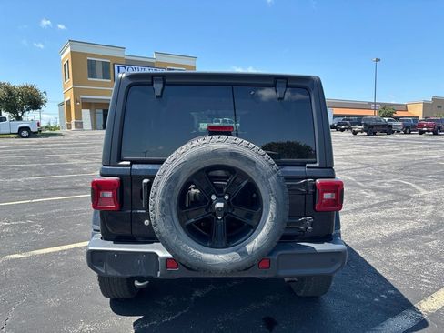 Used 2020 Jeep Wrangler Unlimited Sahara w/ Dual Top Group AWD/4WD image 6