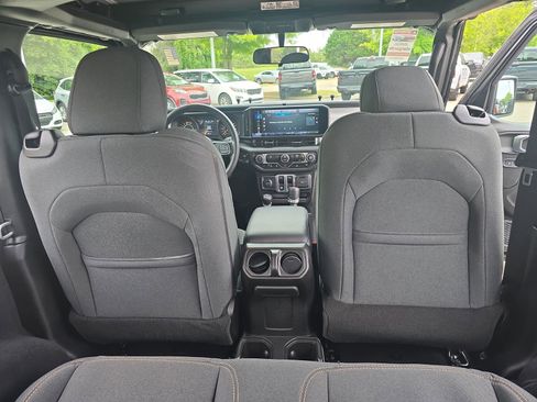 Used 2025 Jeep Wrangler Sport AWD/4WD image 12
