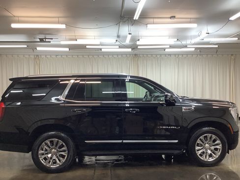 Used 2025 GMC Yukon Denali AWD/4WD image 5