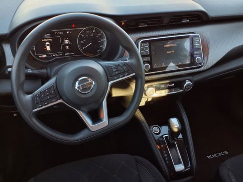 Used 2020 Nissan Kicks SV image 13