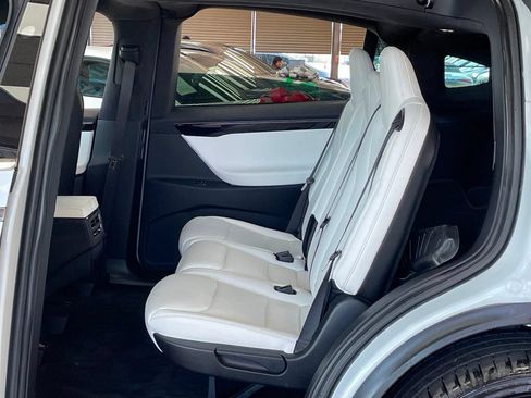 Used 2018 Tesla Model X 75D AWD/4WD image 17