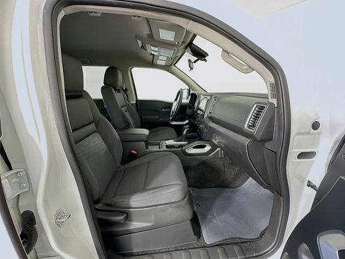 Used 2024 Nissan Frontier SV w/ SV Convenience Package image 27