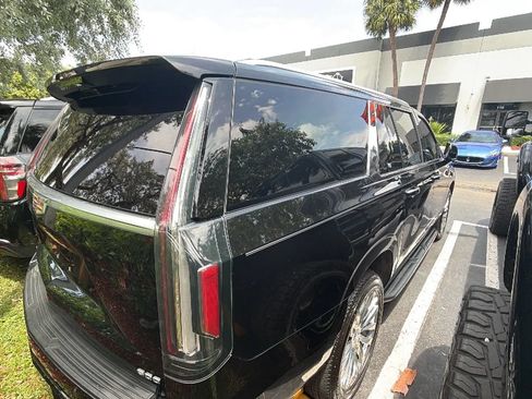 Used 2021 Cadillac Escalade ESV Luxury RWD image 4