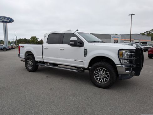 Used 2019 Ford F250 Lariat w/ Lariat Value Package image 2