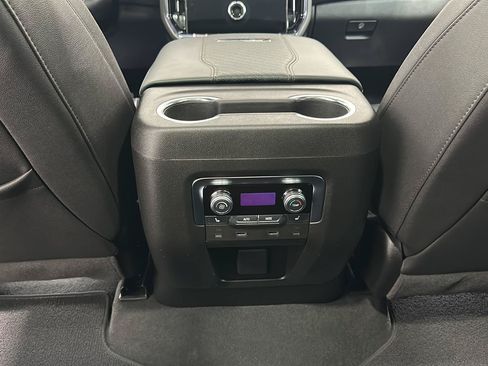 Used 2025 GMC Yukon AT4 w/ AT4 Premium Plus Package AWD/4WD image 21
