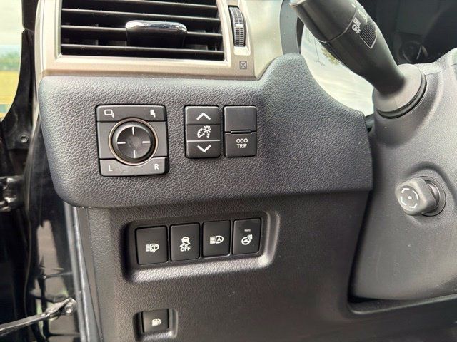 Used 2021 Lexus GX 460 Premium w/ Accessory Package AWD/4WD image 16
