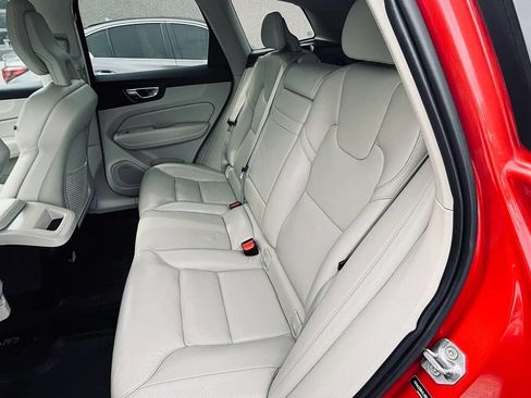 Used 2018 Volvo XC60 T6 Momentum AWD/4WD image 10