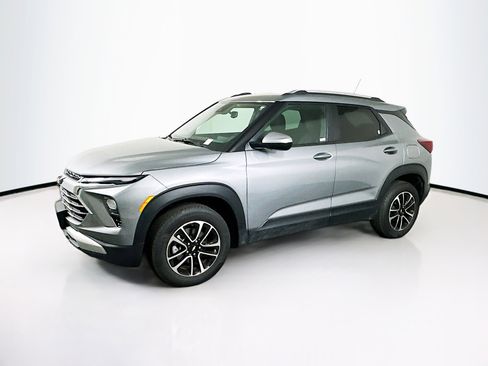 Used 2025 Chevrolet TrailBlazer LT image 4