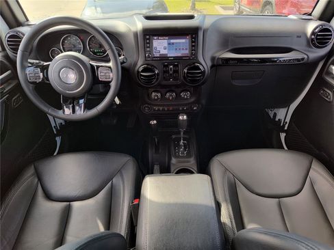 Used 2015 Jeep Wrangler Unlimited Sahara image 18