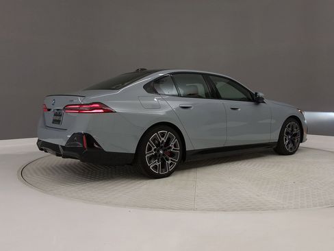 New 2026 BMW i5 eDrive40 w/ M Sport Package image 7