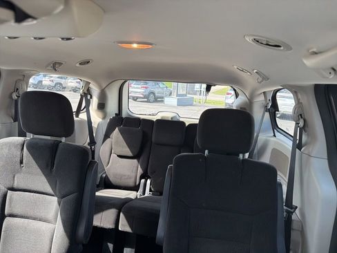Used 2016 Dodge Grand Caravan SXT w/ Rear Park Assist Package FWD image 7
