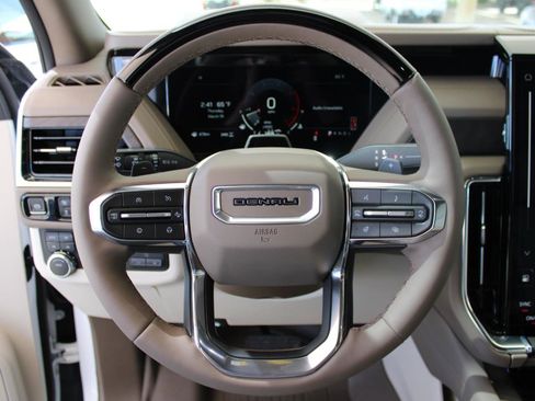 Used 2026 GMC Yukon XL Denali w/ Denali Reserve Package AWD/4WD image 25