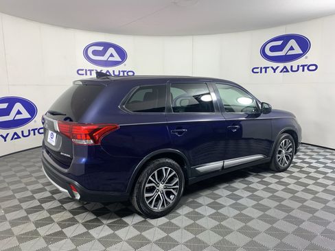 Used 2018 Mitsubishi Outlander ES image 3