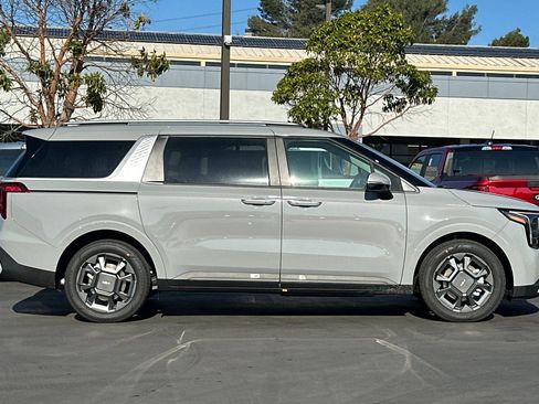 New 2026 Kia Carnival EX image 3