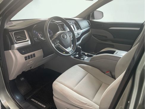 Certified 2017 Toyota Highlander LE AWD/4WD image 12