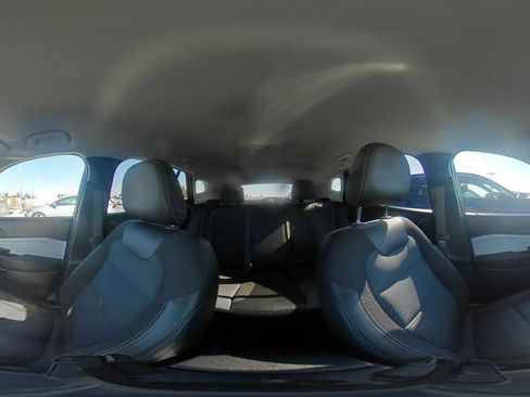 Used 2025 Chevrolet Trax LT w/ LT Convenience Package FWD image 41