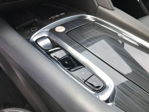 Used 2023 Buick Enclave Essence image 8