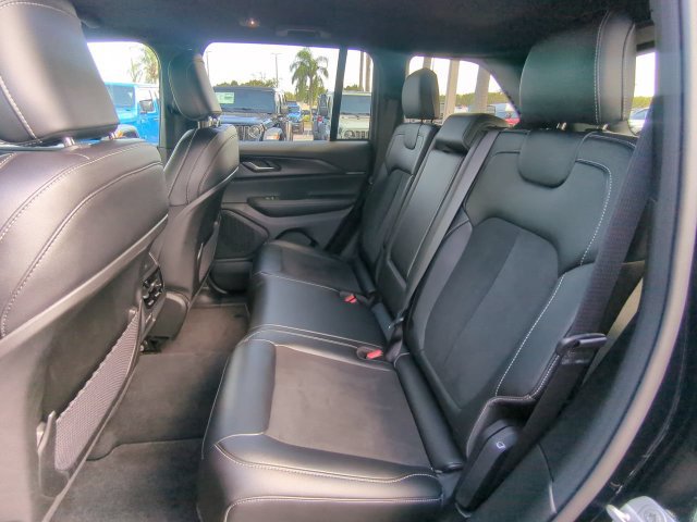 Certified 2025 Jeep Grand Cherokee Altitude AWD/4WD image 16