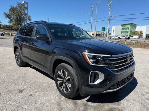 Used 2024 Volkswagen Atlas SE image 3