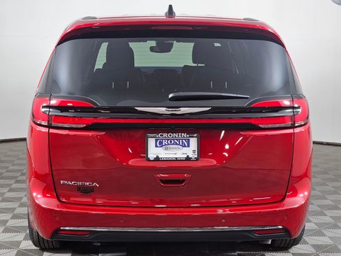 New 2026 Chrysler Pacifica Select image 4