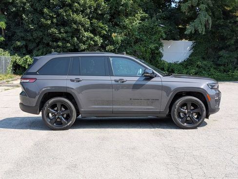 Certified 2024 Jeep Grand Cherokee Limited w/ Black Appearance Package AWD/4WD image 2