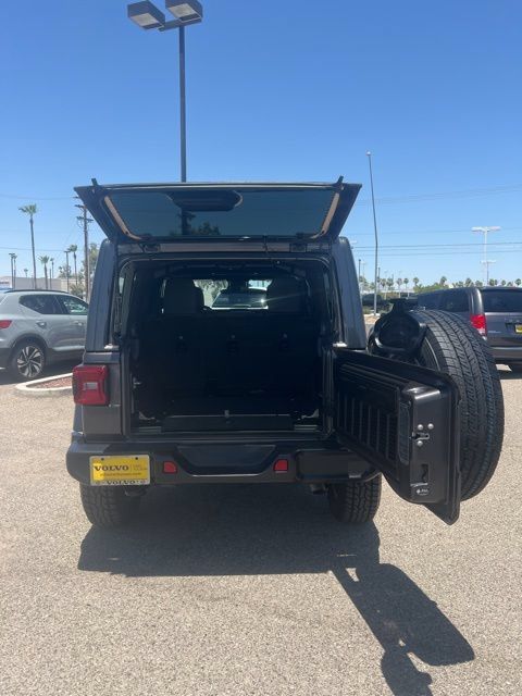 Used 2025 Jeep Wrangler Unlimited Sahara AWD/4WD image 28