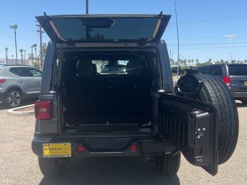 Used 2025 Jeep Wrangler Unlimited Sahara AWD/4WD image 28