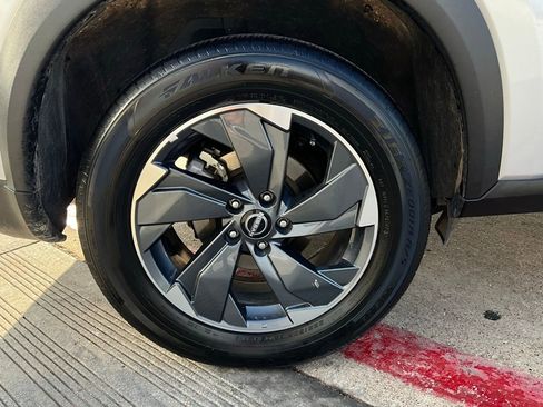 Used 2025 Nissan Rogue SV image 9