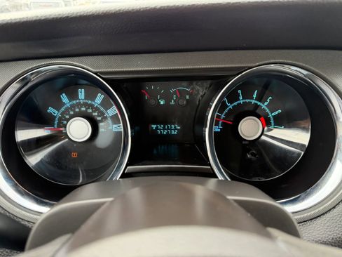 Used 2010 Ford Mustang Convertible RWD image 11