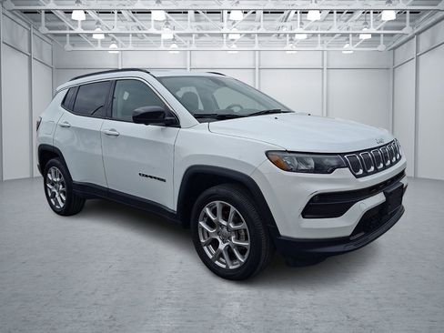 Used 2022 Jeep Compass Latitude w/ Sun and Sound Group image 7