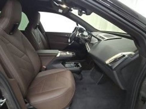 Used 2024 BMW iX xDrive50 w/ Sport Package AWD/4WD image 7