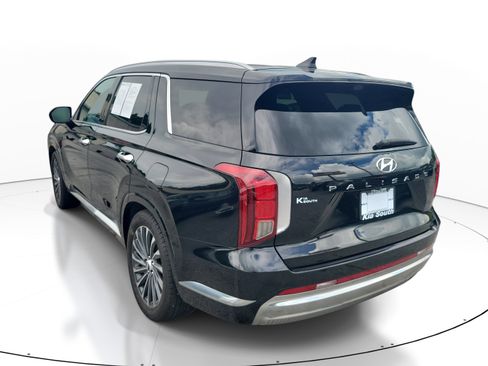 Used 2024 Hyundai Palisade Calligraphy FWD image 3