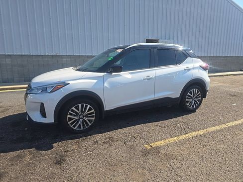 Used 2021 Nissan Kicks SV FWD image 2