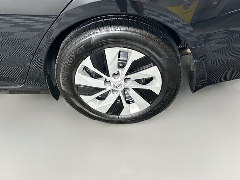 Used 2024 Nissan Altima 2.5 S FWD image 11