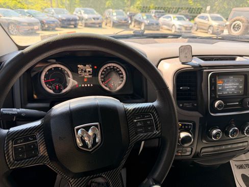 Used 2019 RAM 1500 Express AWD/4WD image 29