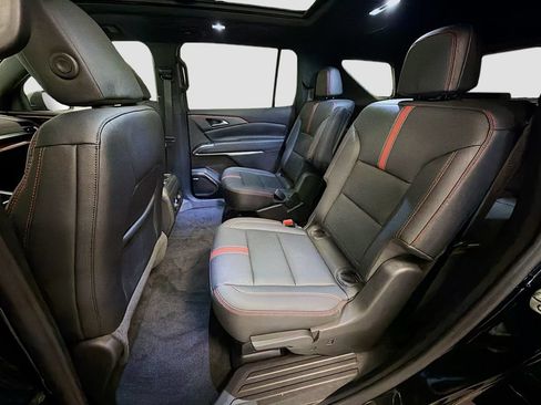 Used 2024 Chevrolet Traverse RS FWD image 27