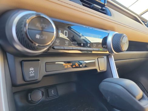 Used 2022 Toyota RAV4 XLE image 21