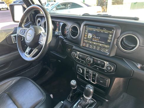 Used 2022 Jeep Wrangler Unlimited Sahara image 32