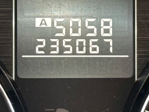 Used 2010 Subaru Outback 2.5i Limited image 20