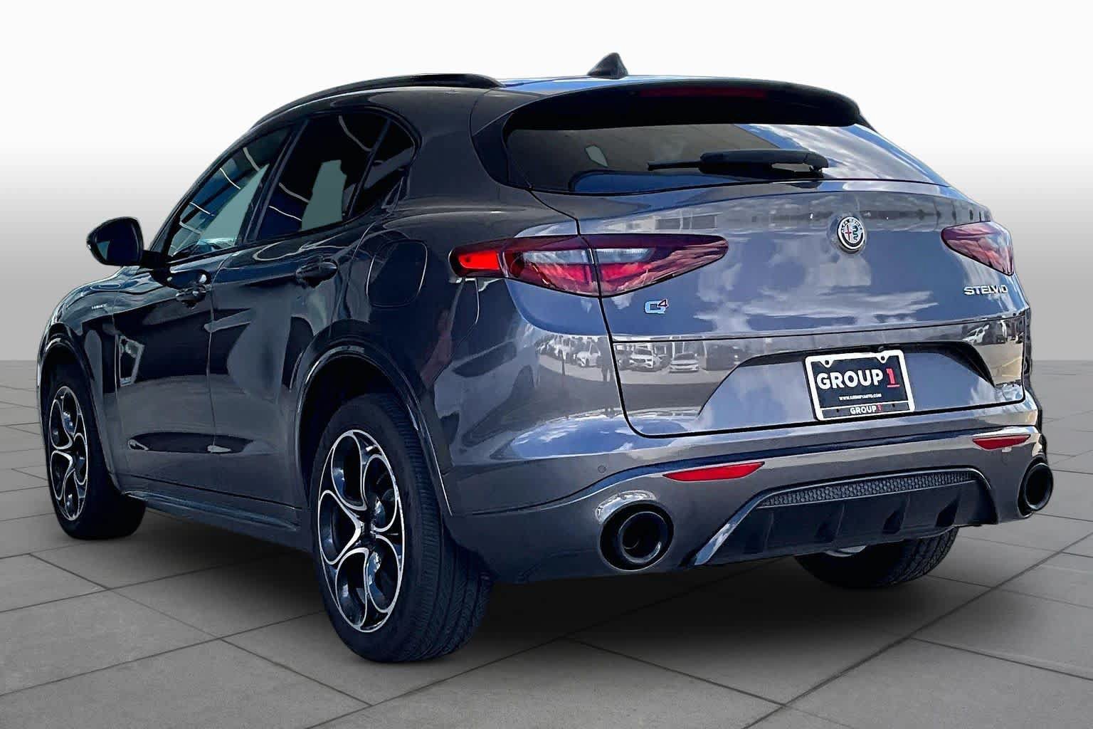 Used 2023 Alfa Romeo Stelvio Veloce AWD/4WD image 12