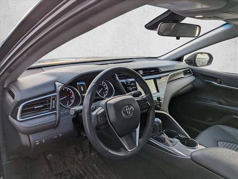 Certified 2018 Toyota Camry SE image 9