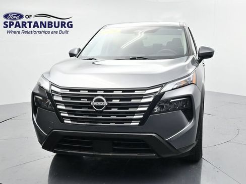 Used 2024 Nissan Rogue SV AWD/4WD image 3