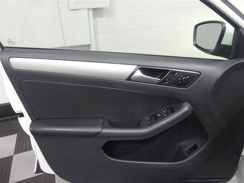 Used 2017 Volkswagen Jetta S image 16