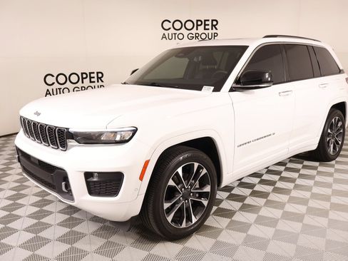 Used 2023 Jeep Grand Cherokee Overland w/ Luxury Tech Group IV AWD/4WD image 11