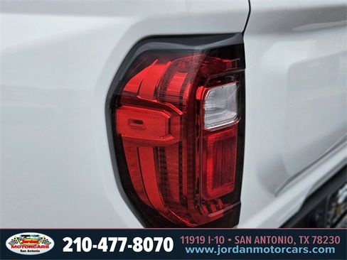 Used 2024 GMC Canyon Denali image 9