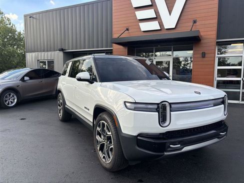 Used 2026 Rivian R1S Adventure AWD/4WD image 3